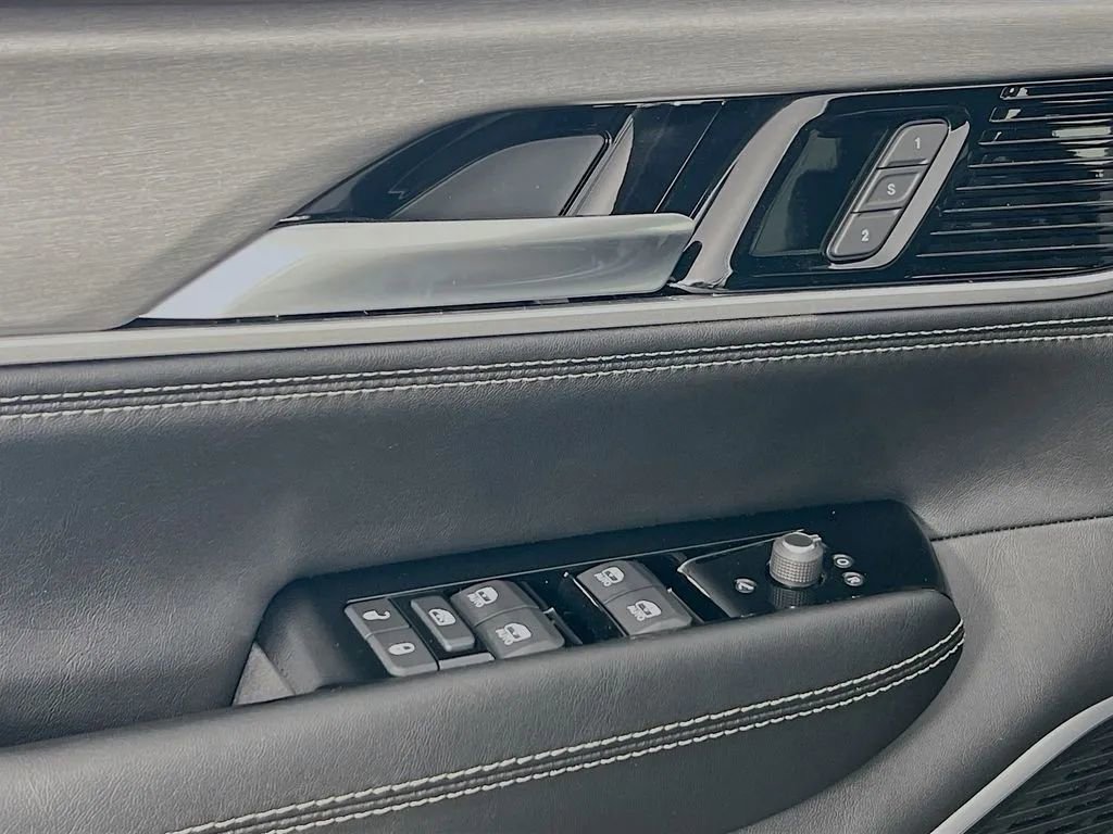 New 2026 Jeep Grand Wagoneer Limited w/ Rear Seat Video Group I AWD/4WD image 19