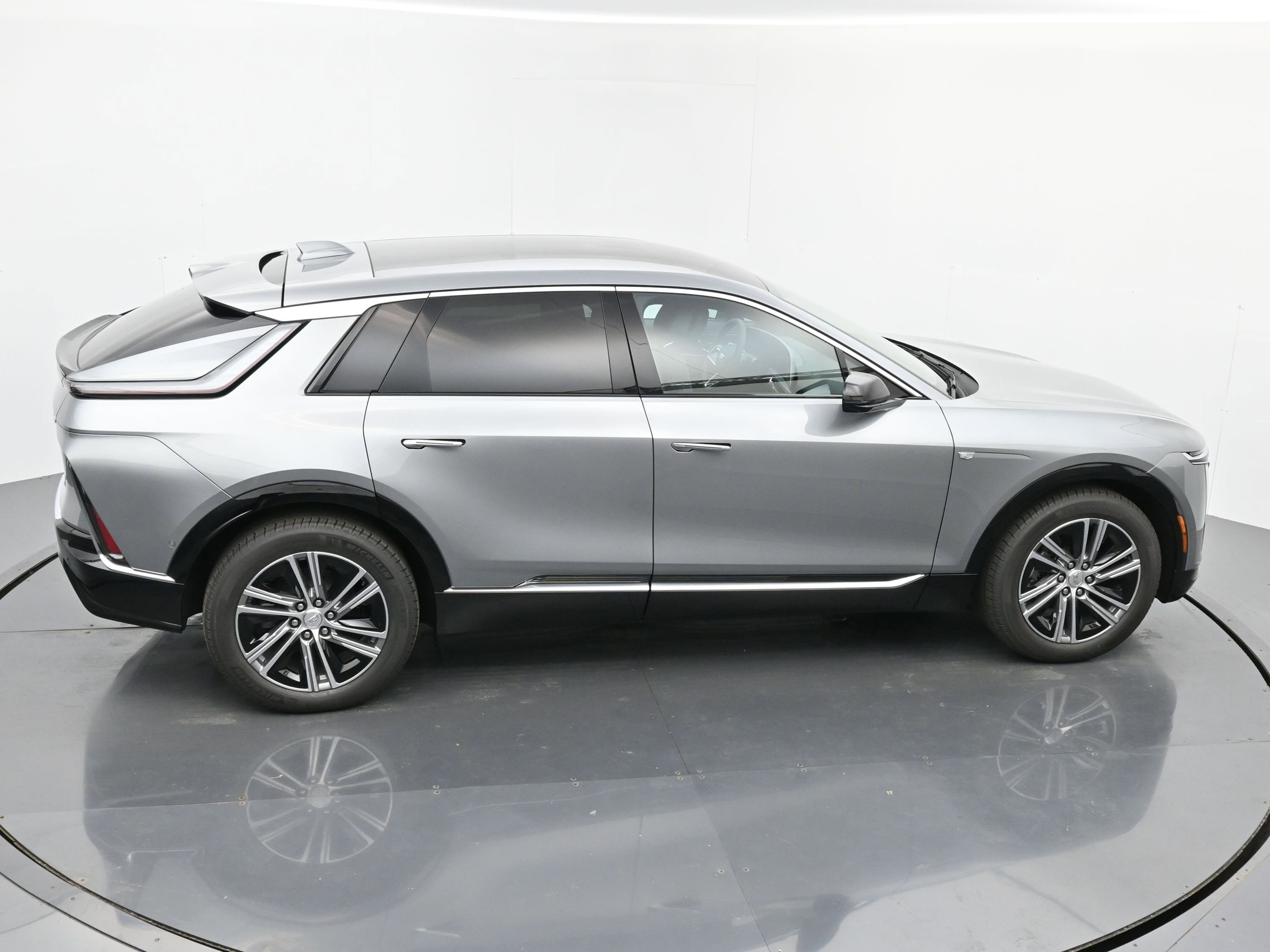 New 2025 Cadillac Lyriq Luxury image 28