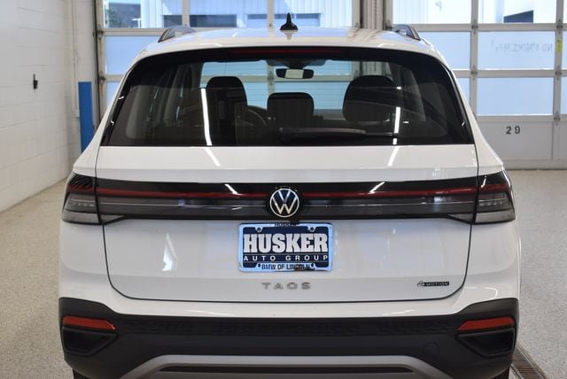 Used 2025 Volkswagen Taos S AWD/4WD image 11