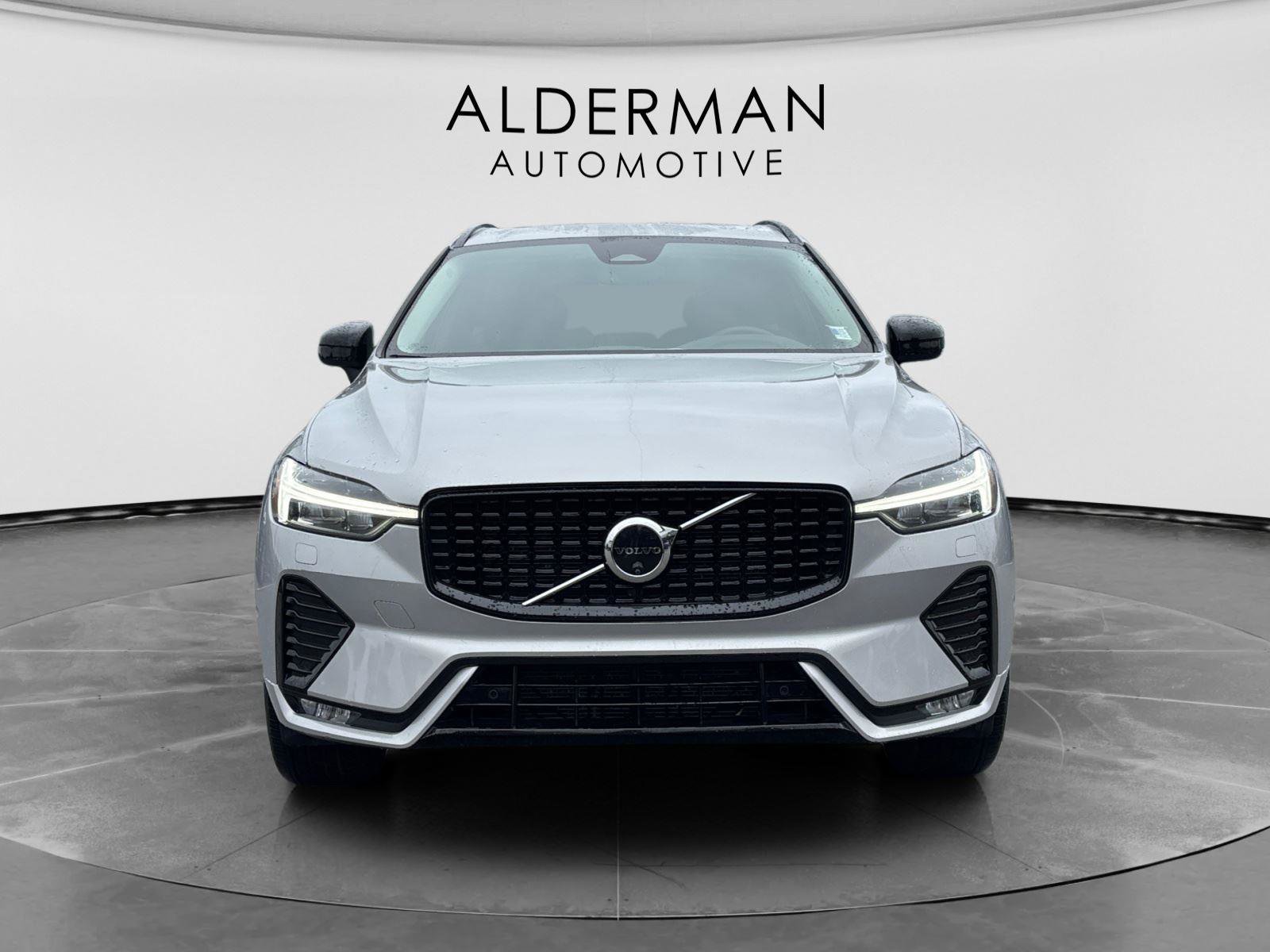 Used 2025 Volvo XC60 B5 Plus AWD/4WD image 8