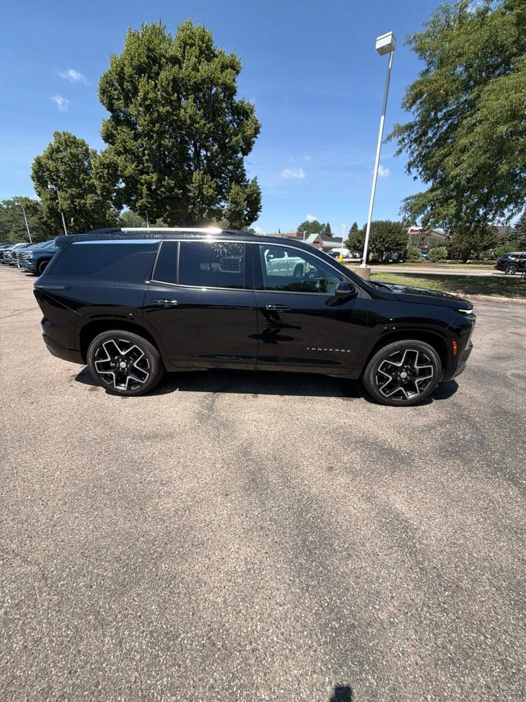Used 2026 Chevrolet Traverse High Country w/ LPO, Floor Liner Package AWD/4WD image 7