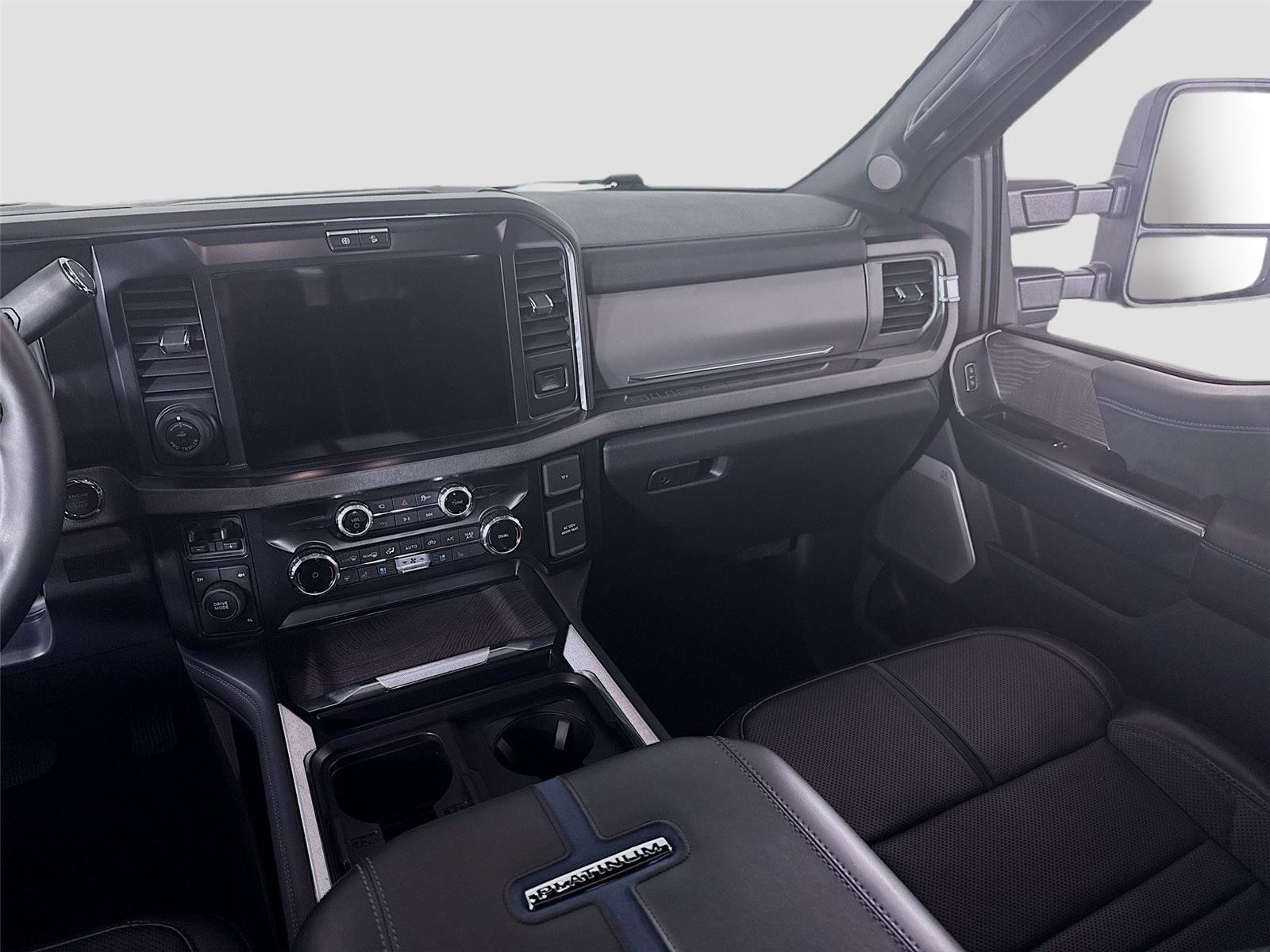 Used 2025 Ford F450 Platinum w/ FX4 Off-Road Package AWD/4WD image 18