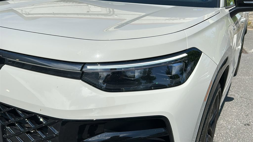 Used 2026 Volkswagen Tiguan SE R-Line AWD/4WD image 7