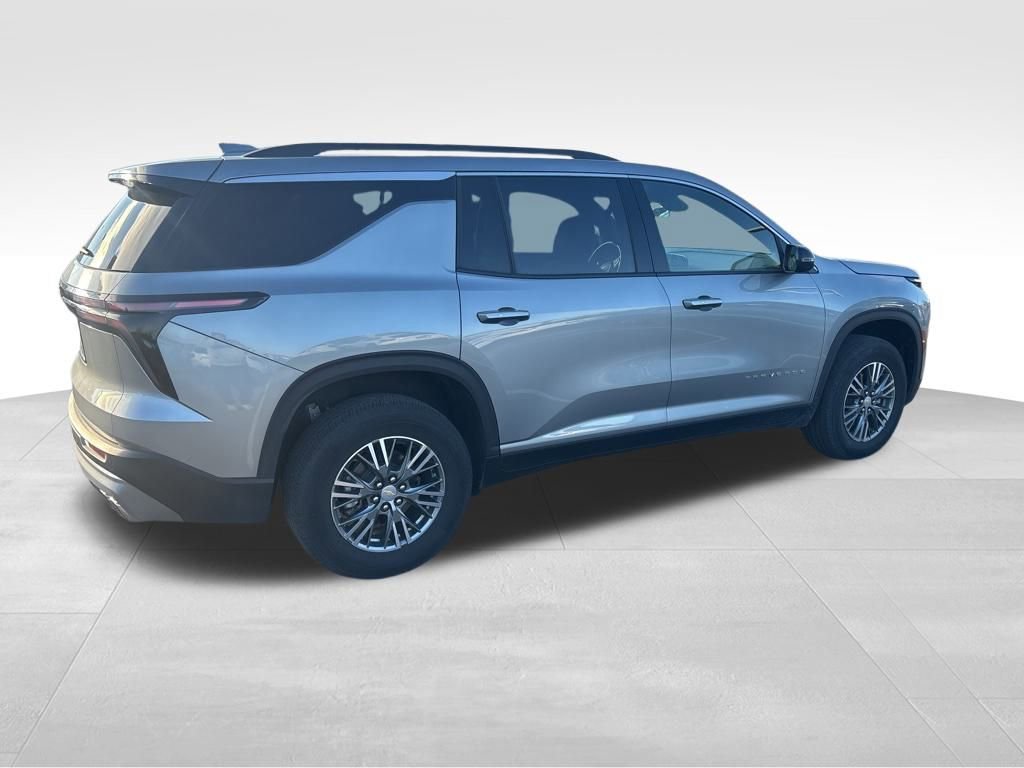 Used 2025 Chevrolet Traverse LT image 7