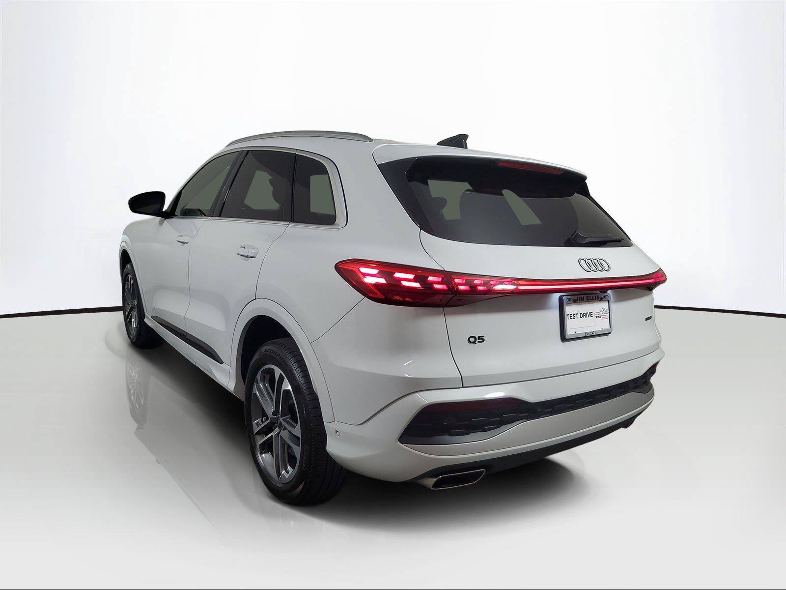Certified 2025 Audi Q5 Premium w/ Convenience Package AWD/4WD image 4
