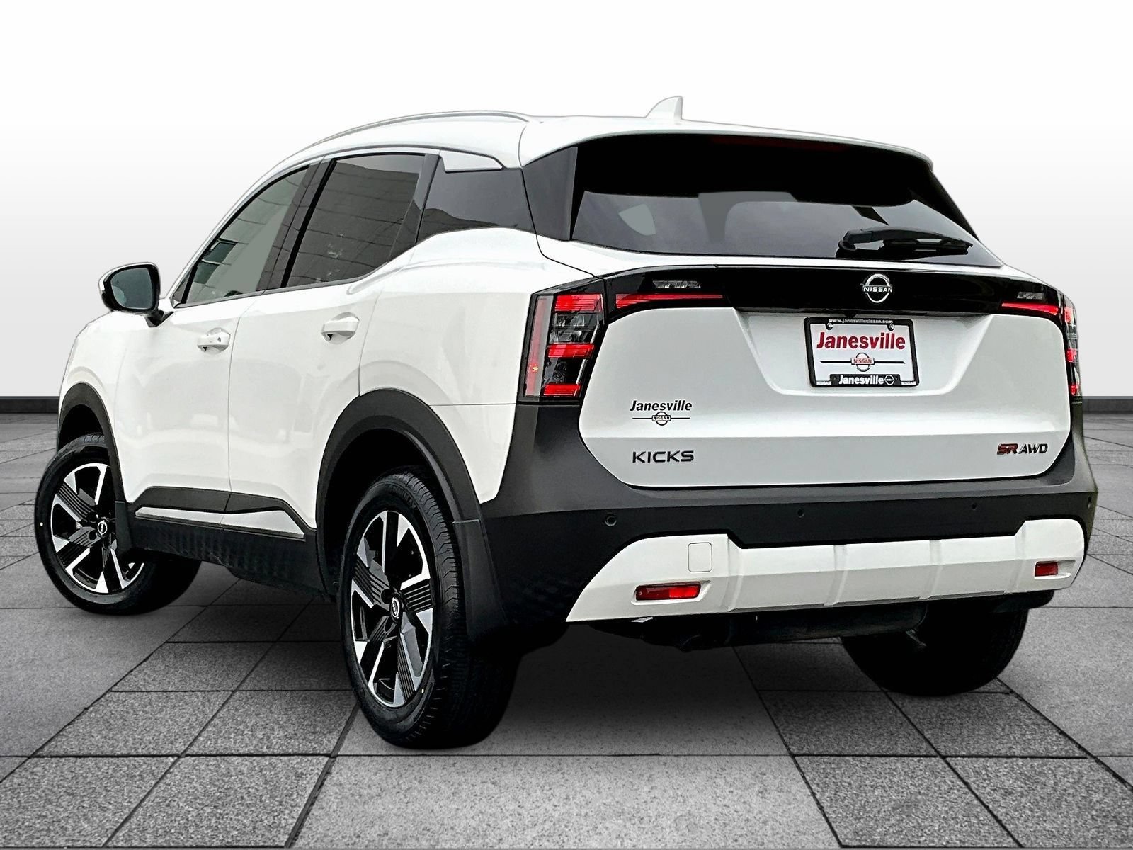 Certified 2025 Nissan Kicks SR AWD/4WD image 5