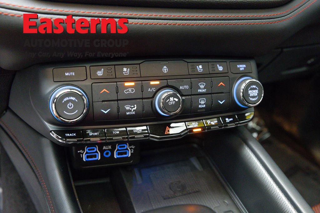 Used 2024 Dodge Durango R/T w/ Tow 'N Go Package AWD/4WD image 19