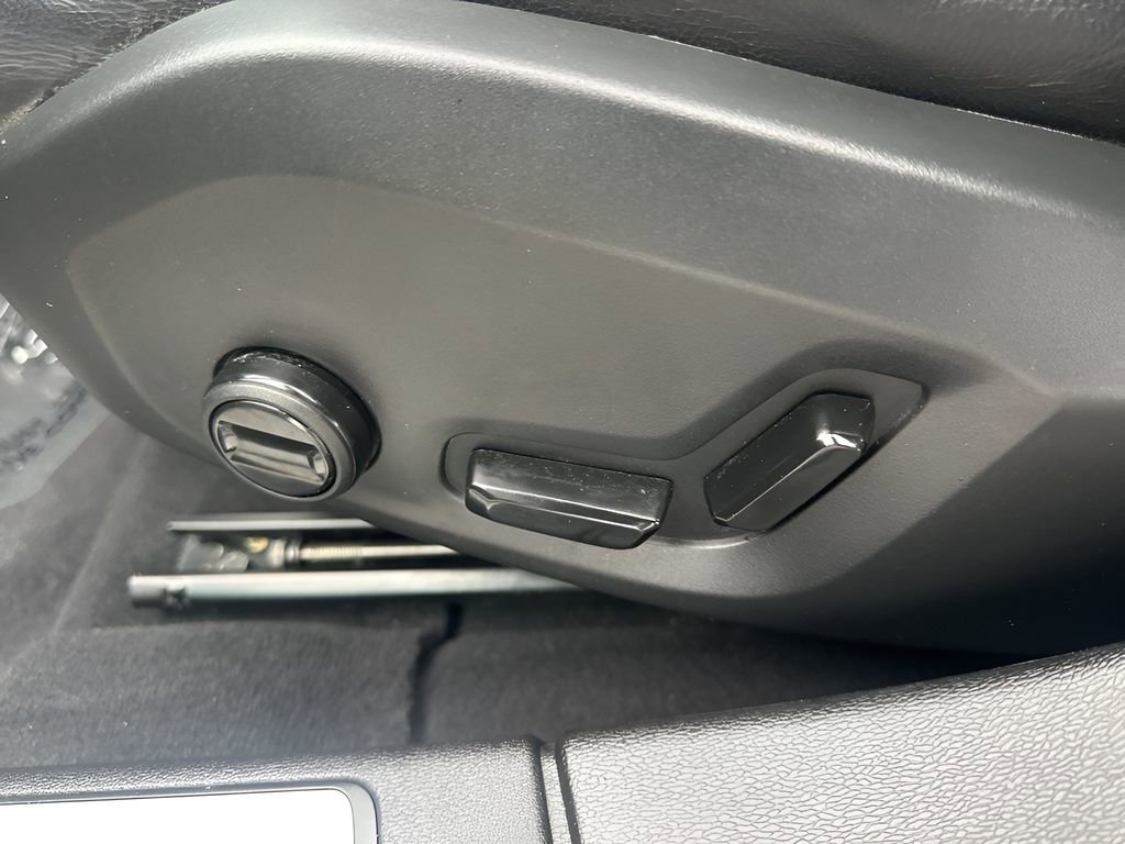 Used 2021 Volvo S60 T5 Momentum w/ Premium Package image 10