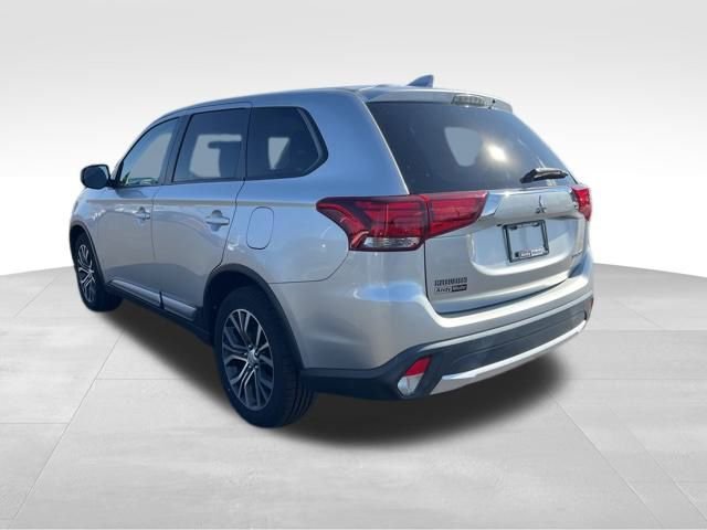Used 2018 Mitsubishi Outlander AWD image 5