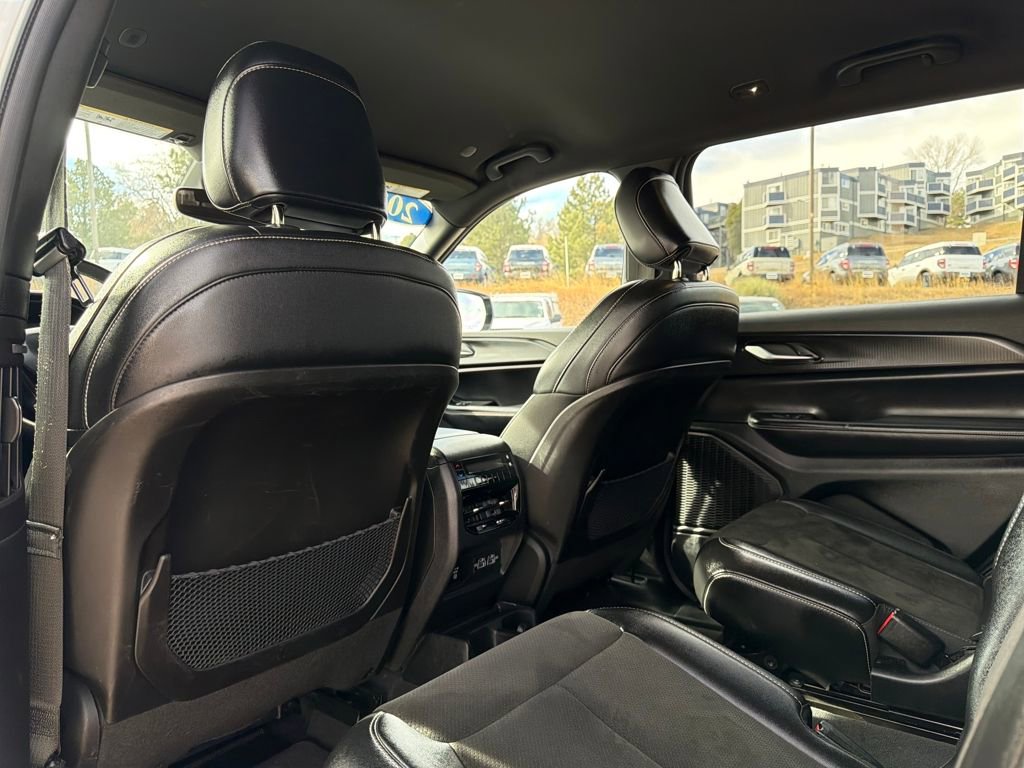 Used 2023 Jeep Grand Cherokee L Laredo image 23