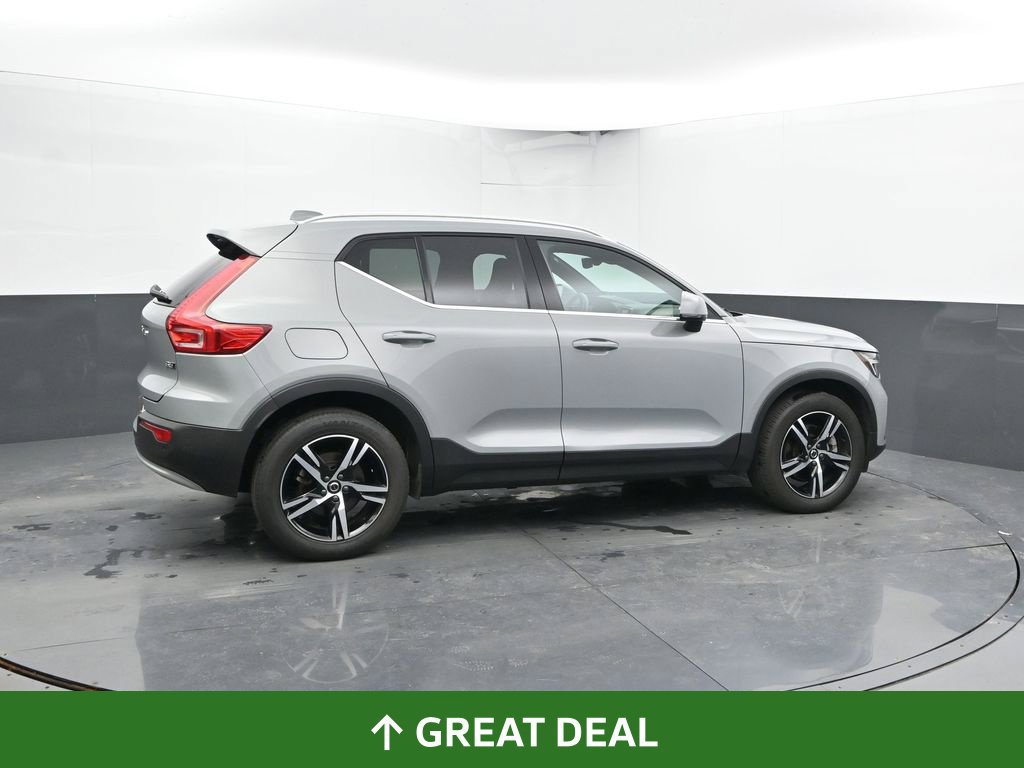 Used 2025 Volvo XC40 B5 Core AWD/4WD image 14