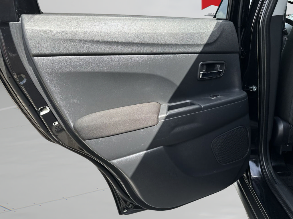 Used 2023 Mitsubishi Outlander Sport LE AWD/4WD image 24