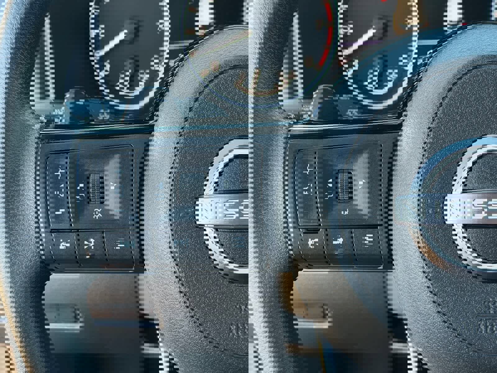 Used 2022 Nissan Rogue SV image 26