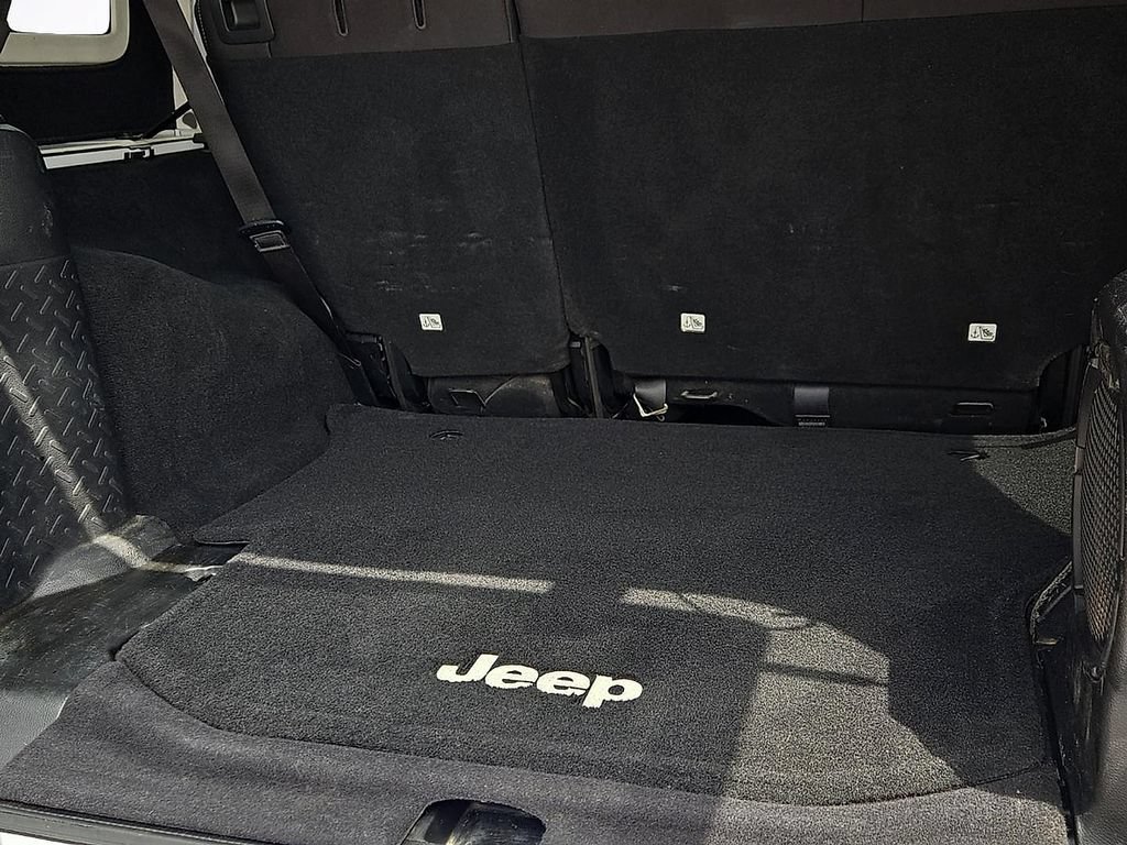 Used 2013 Jeep Wrangler Unlimited Sahara w/ Connectivity Group AWD/4WD image 8