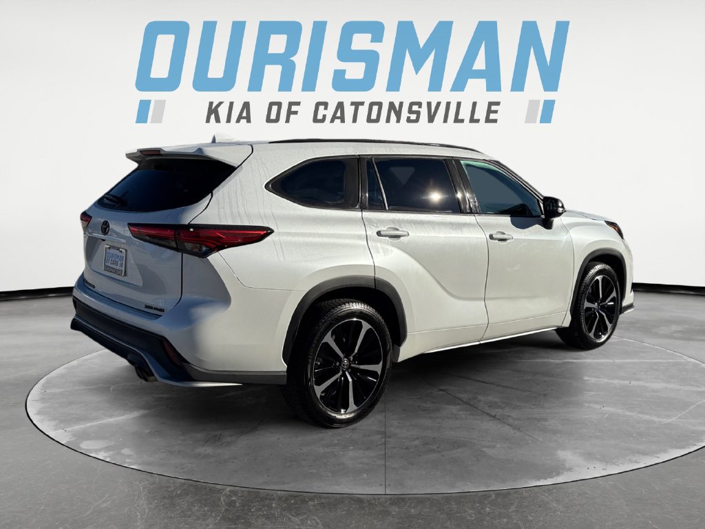 Used 2022 Toyota Highlander XSE AWD/4WD image 6