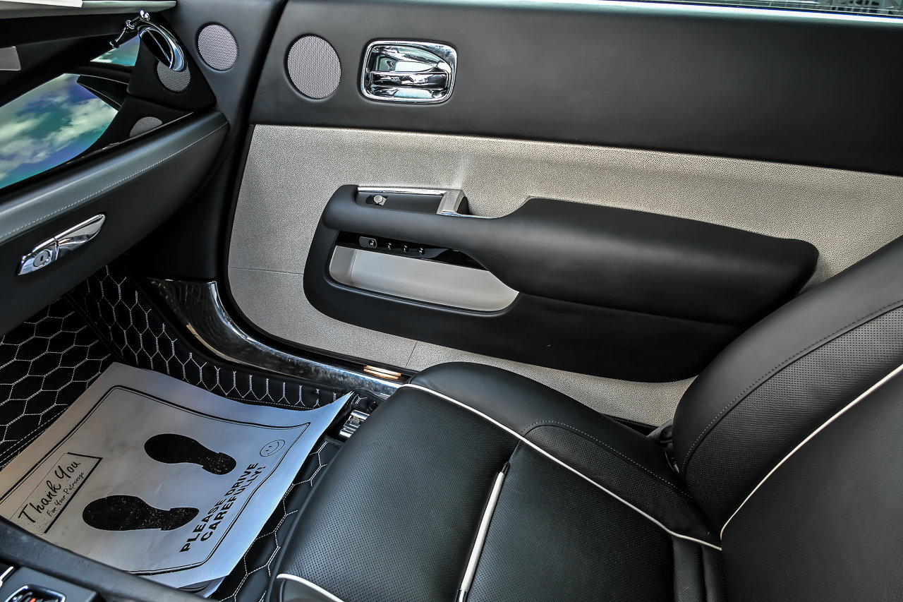 Used 2015 Rolls-Royce Wraith RWD image 39