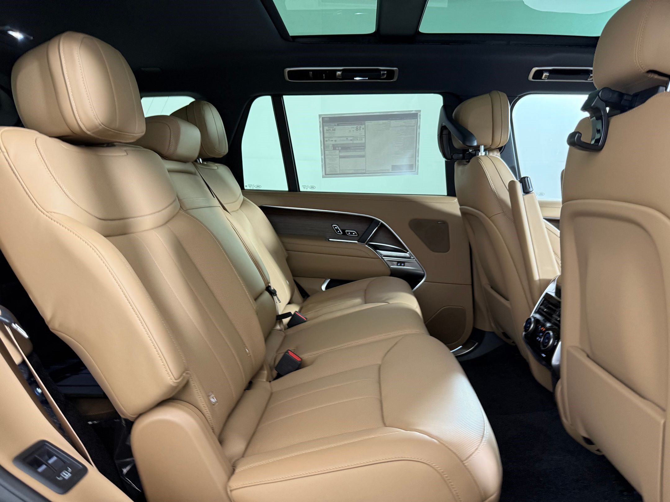 New 2026 Land Rover Range Rover Long Wheelbase SE AWD/4WD image 27