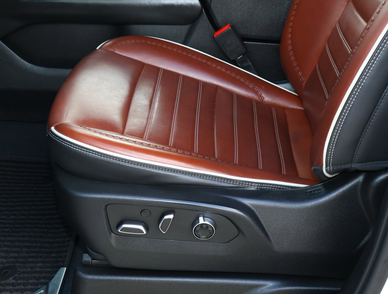 Used 2023 GMC Yukon Denali Ultimate image 17