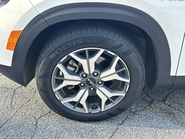 Used 2023 Kia Seltos EX image 12