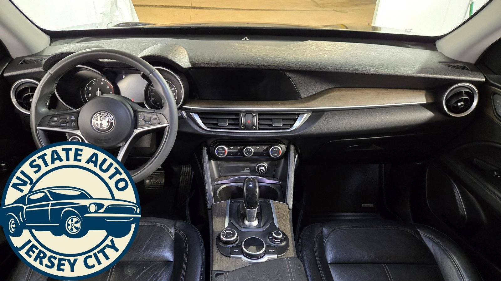 Used 2018 Alfa Romeo Stelvio Ti AWD/4WD image 30