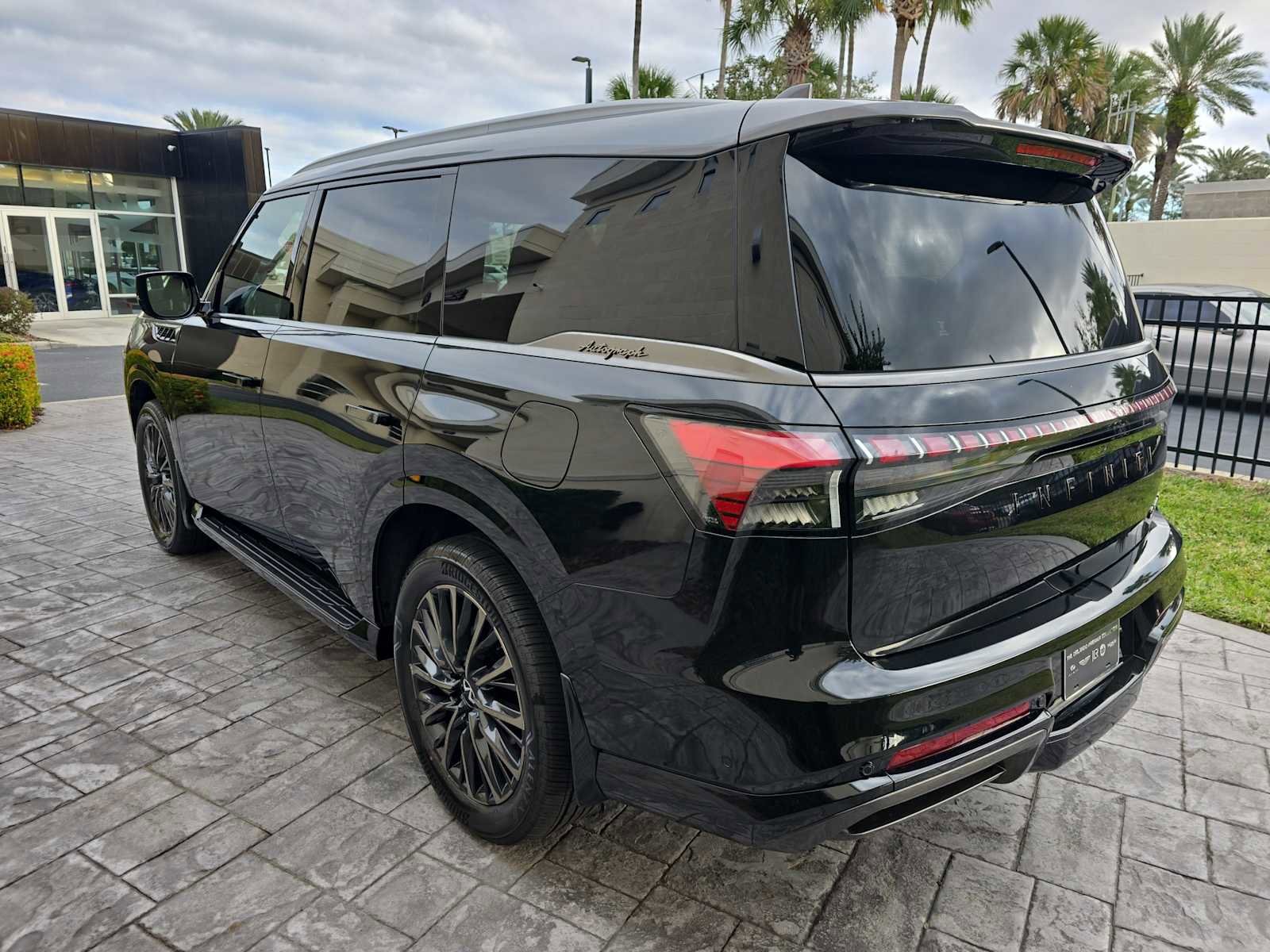New 2026 INFINITI QX80 Autograph w/ Premium Cargo Package image 7