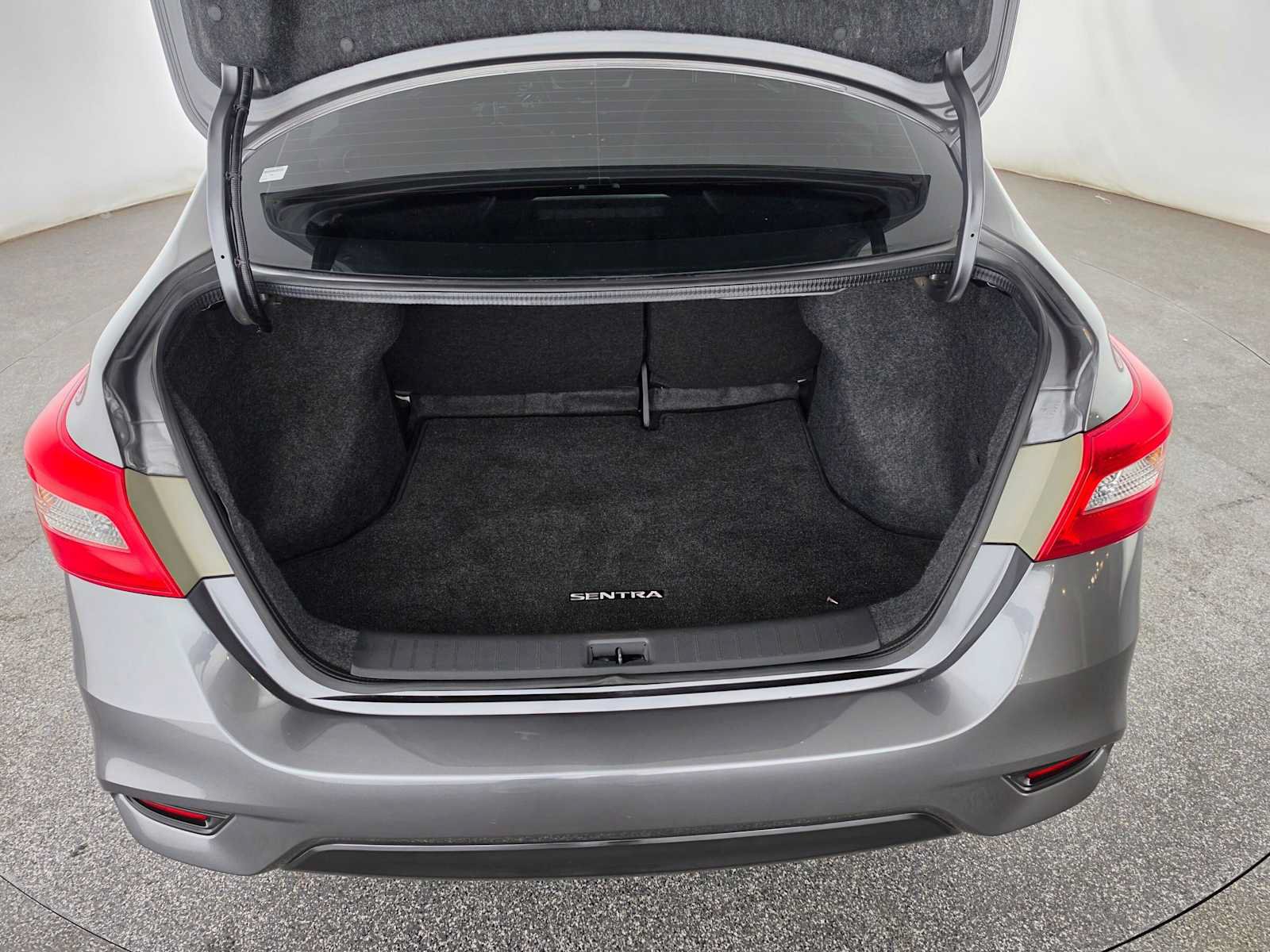 Used 2017 Nissan Sentra SV w/ Driver's Assist Package FWD image 14