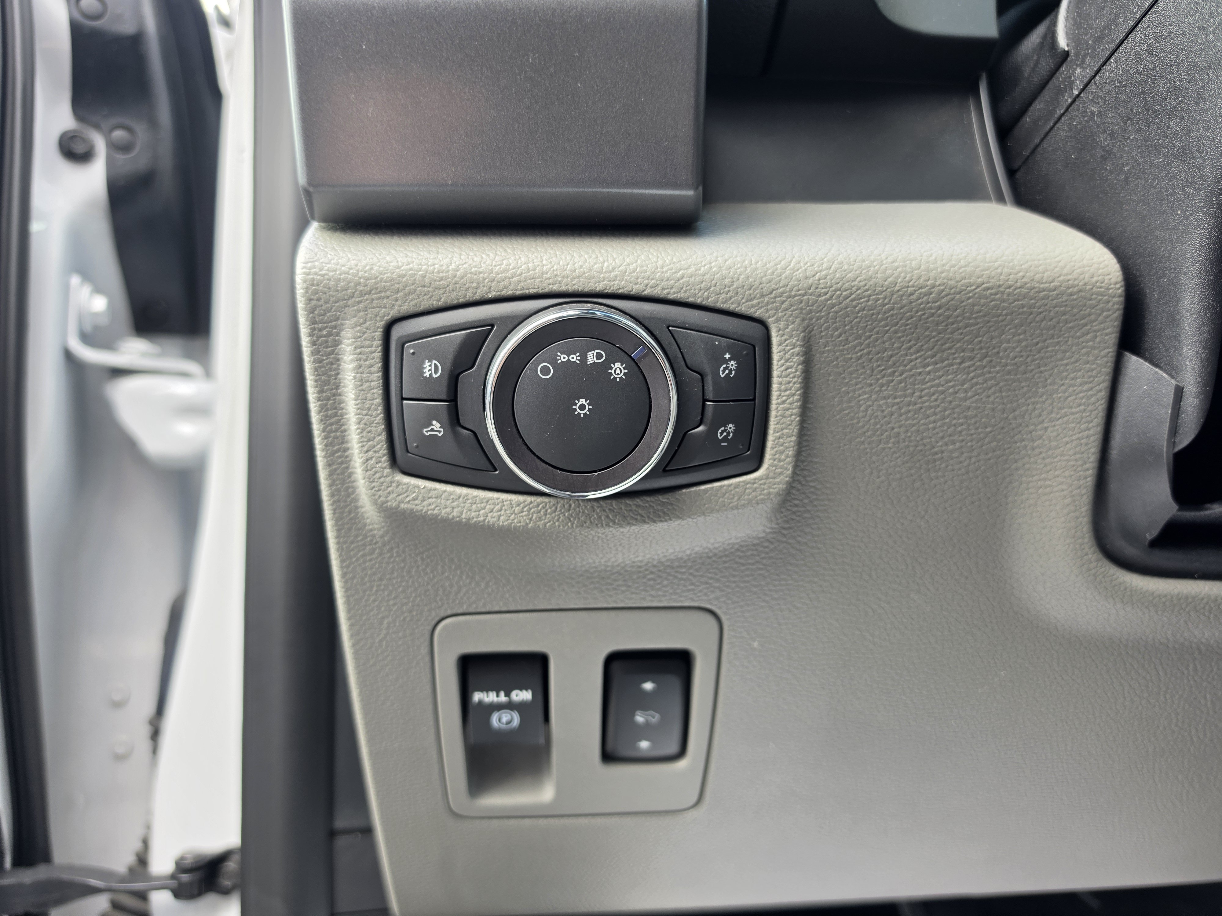 Used 2018 Ford F150 XLT w/ Equipment Group 302A Luxury AWD/4WD image 20