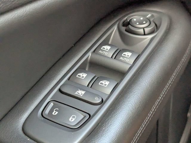 Used 2021 Jeep Compass Latitude w/ Sun and Sound Group AWD/4WD image 23