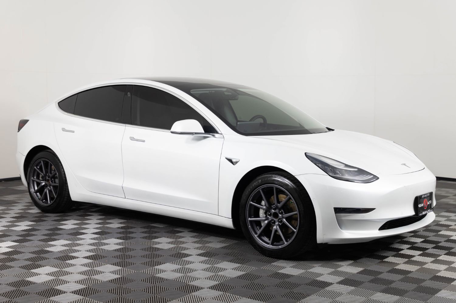 Used 2020 Tesla Model 3 Standard Range RWD image 10