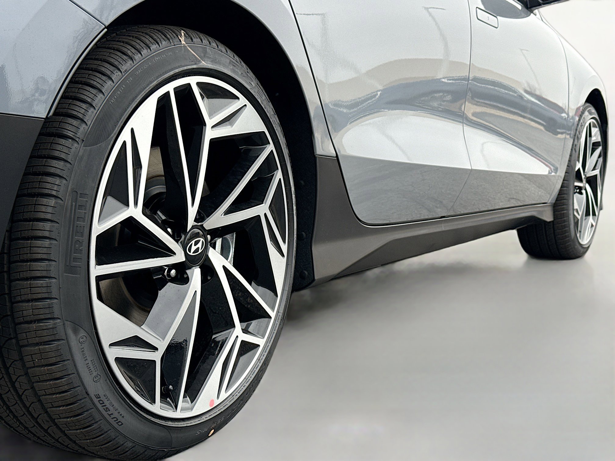 New 2025 Hyundai Ioniq 6 SEL AWD/4WD image 13
