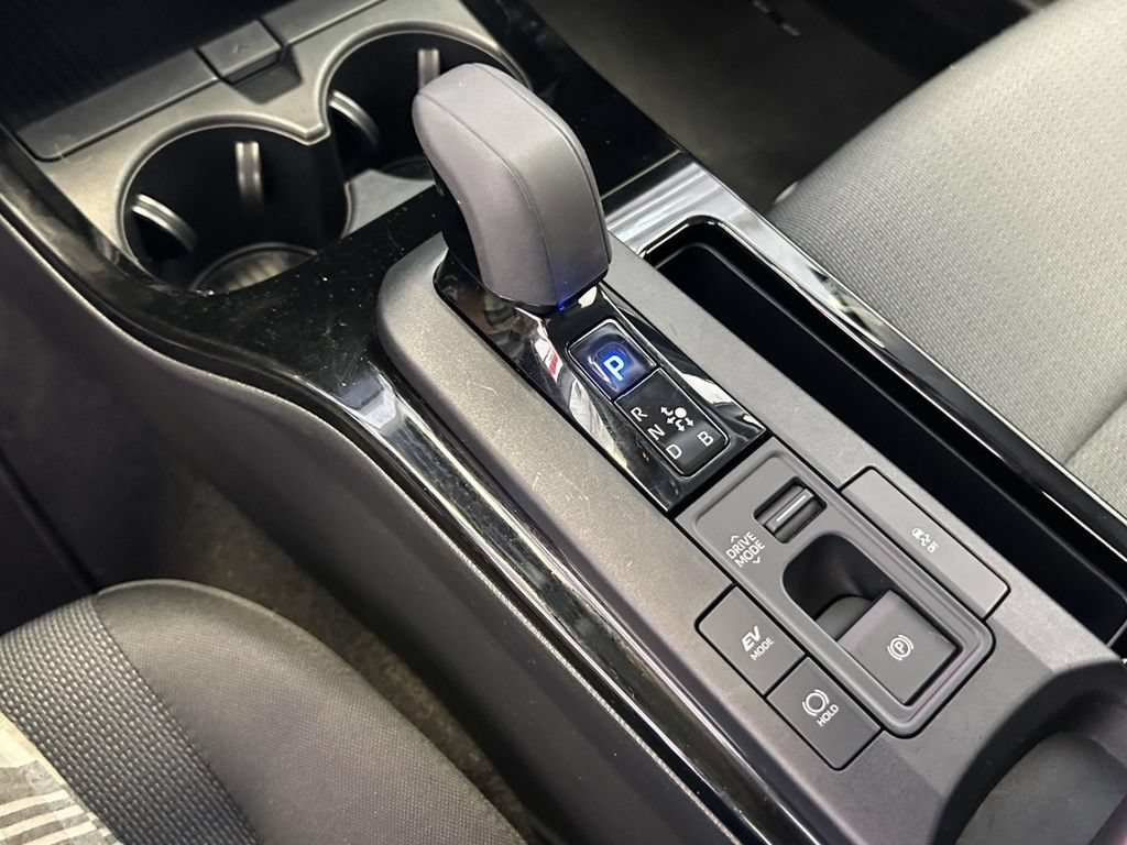 Certified 2025 Toyota Prius LE FWD image 18