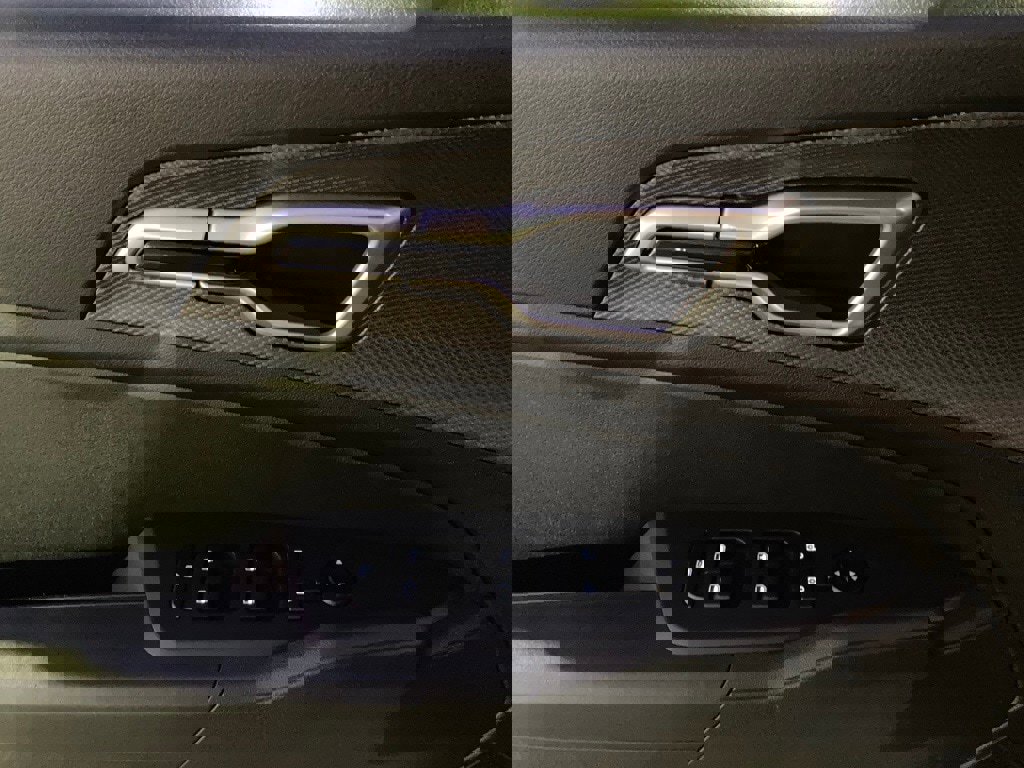 Used 2025 Kia Sportage LX image 12