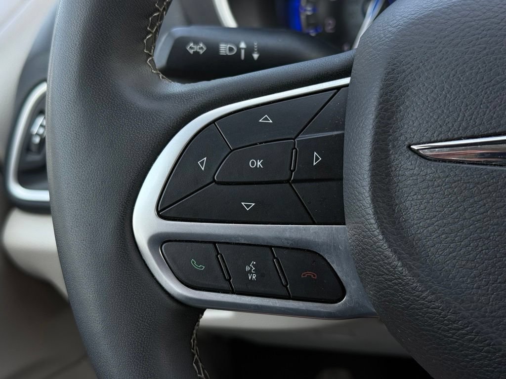 Used 2024 Chrysler Pacifica Touring-L FWD image 26