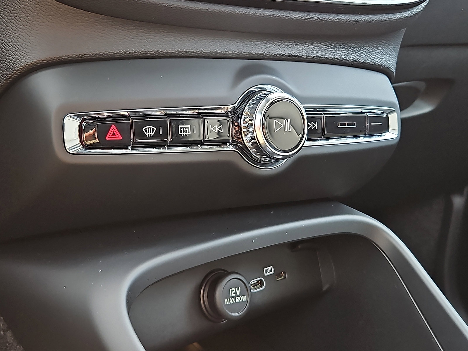 New 2026 Volvo XC40 B5 Plus w/ Protection Package Premier AWD/4WD image 14