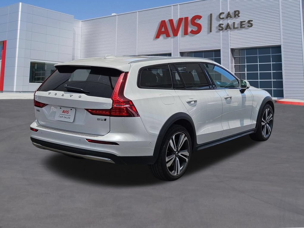 Used 2025 Volvo V60 B5 Cross Country Plus AWD/4WD image 6