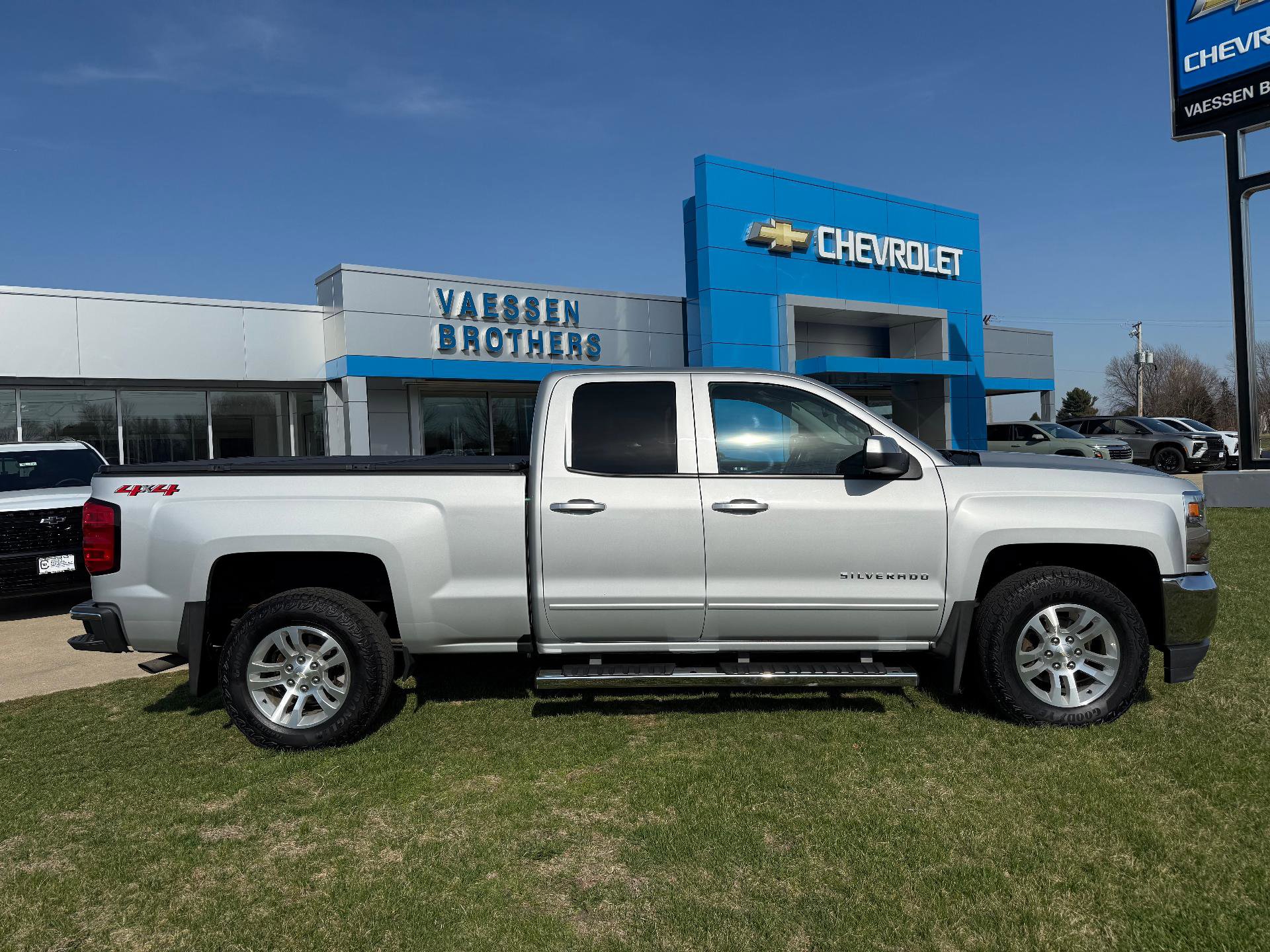 Used 2018 Chevrolet Silverado 1500 LT w/ All Star Edition image 8