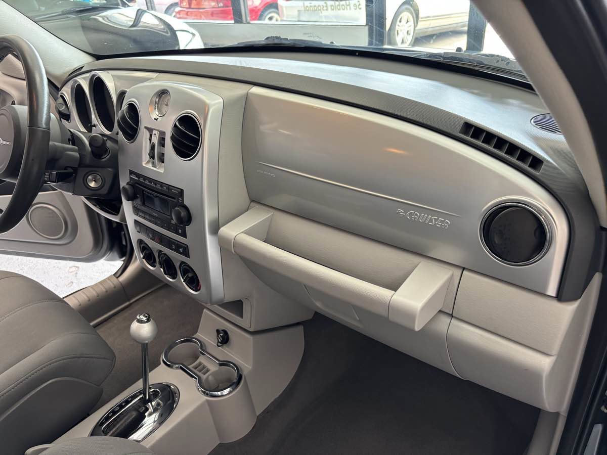 Used 2010 Chrysler PT Cruiser w/ Convenience Group image 15