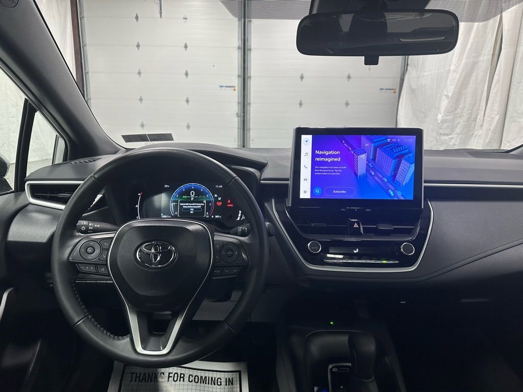 Used 2025 Toyota Corolla SE w/ SE Premium Package image 16