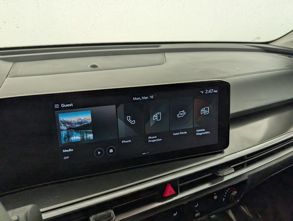 Used 2025 Kia Sorento LX image 18