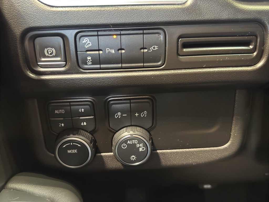 Used 2021 Chevrolet Suburban Z71 image 34