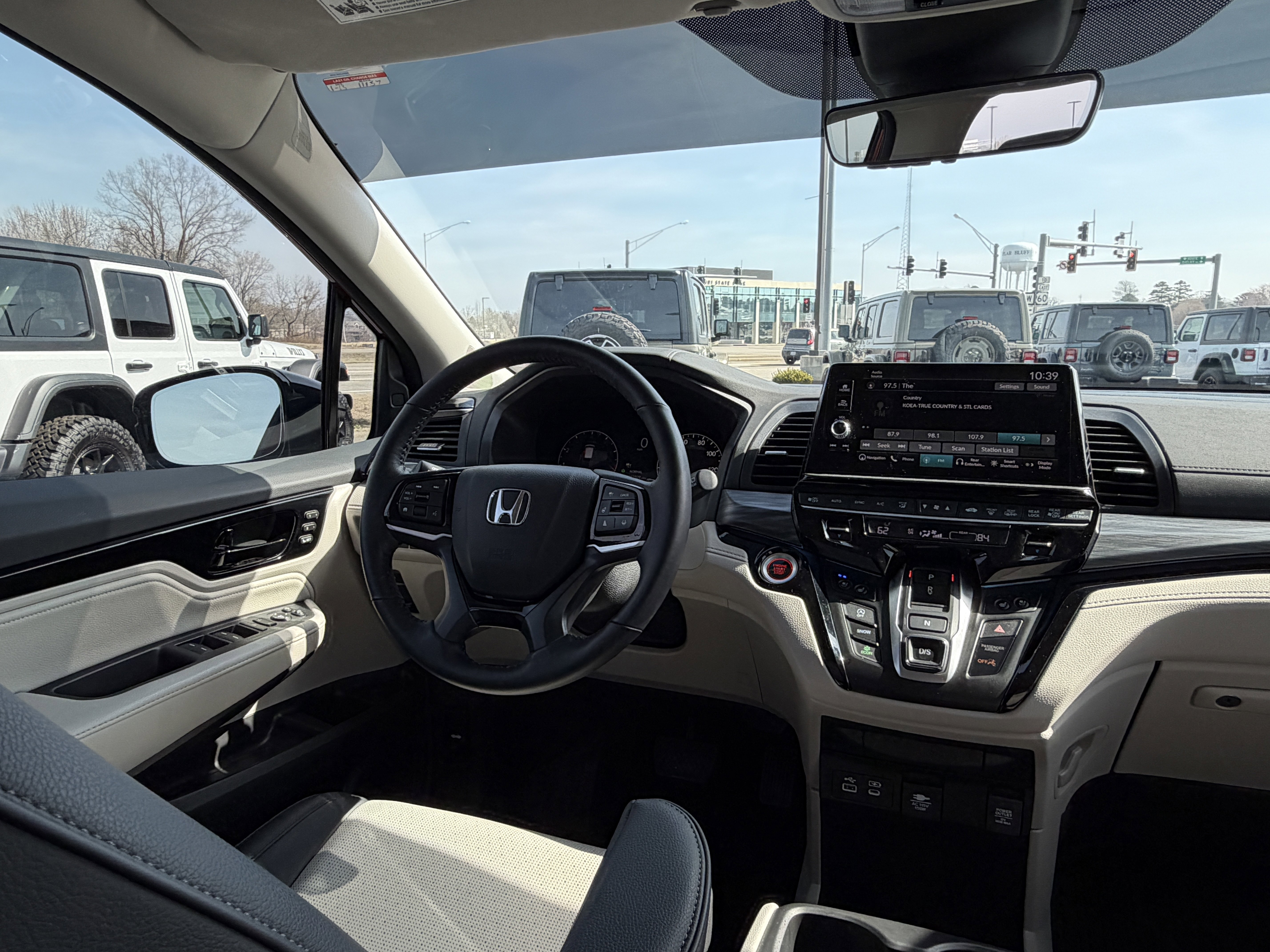 Used 2025 Honda Odyssey Elite image 16