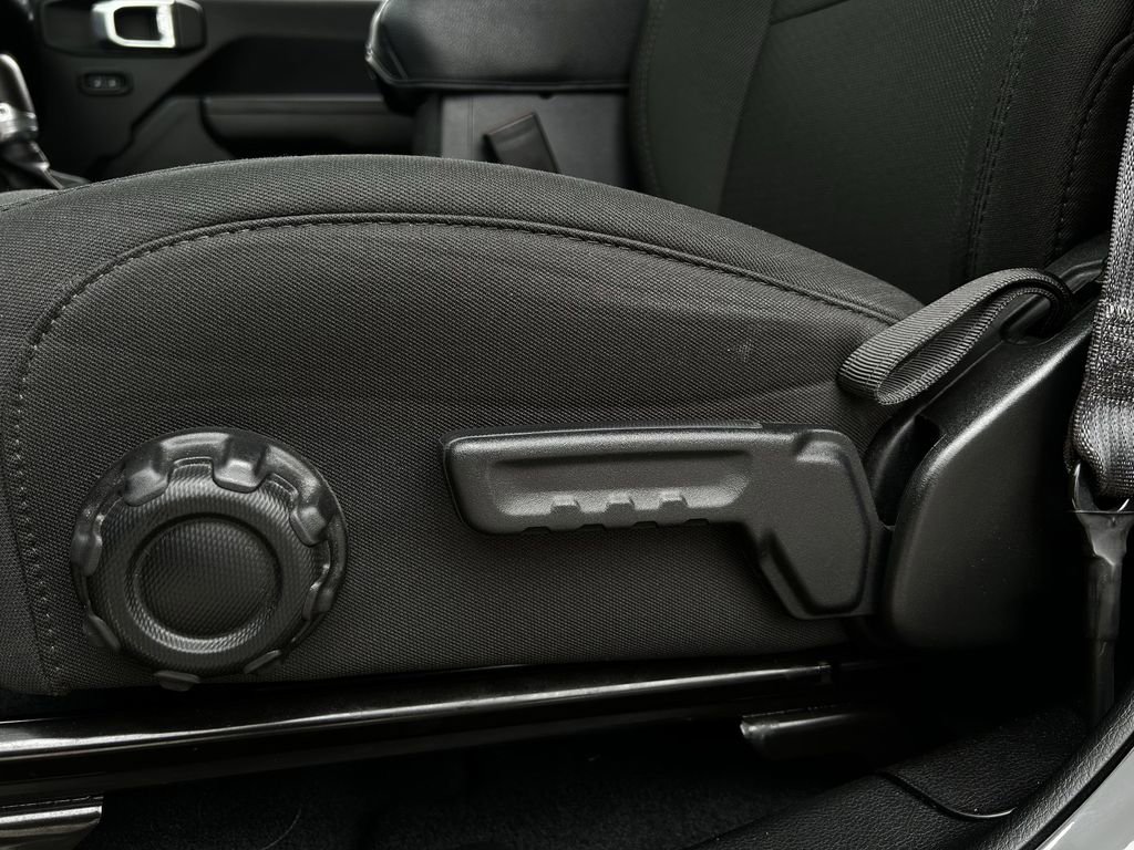 Used 2023 Jeep Wrangler Unlimited Sport AWD/4WD image 28