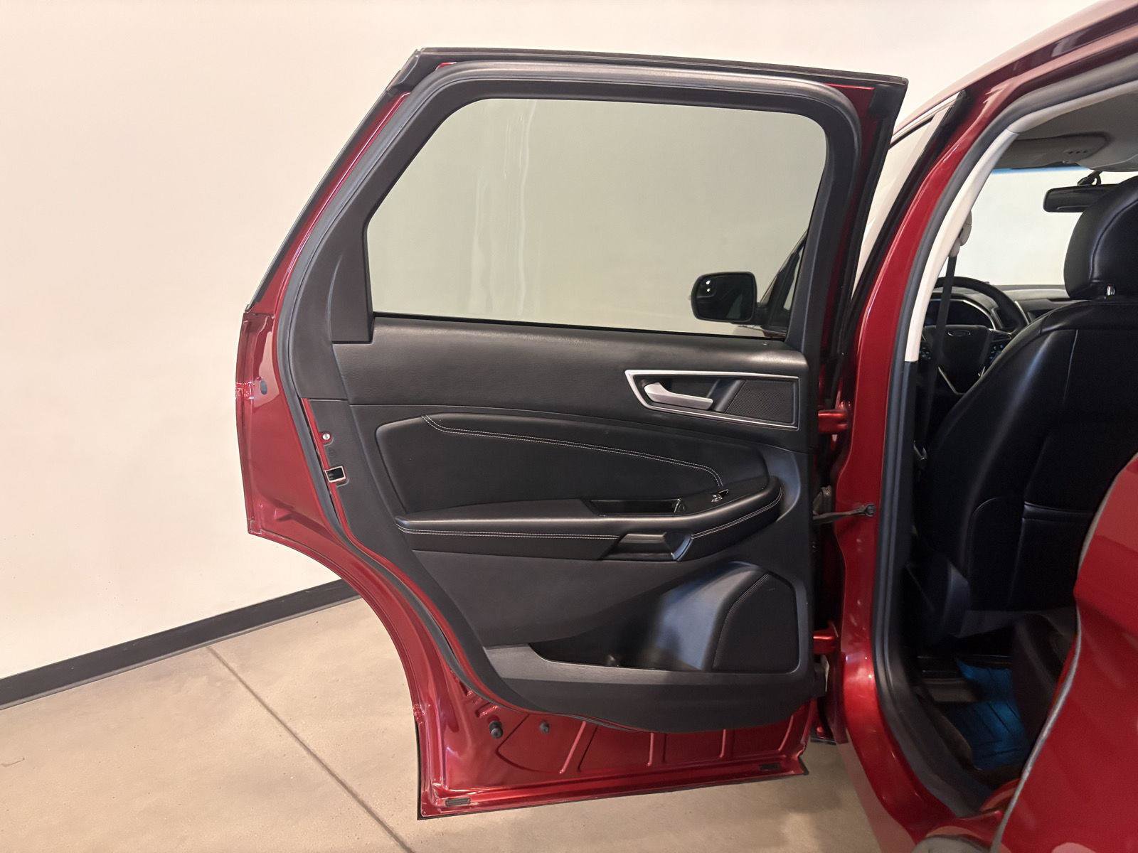 Used 2015 Ford Edge Titanium AWD/4WD image 29