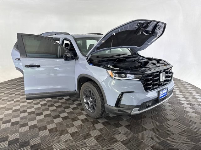 Used 2025 Honda Pilot TrailSport image 15