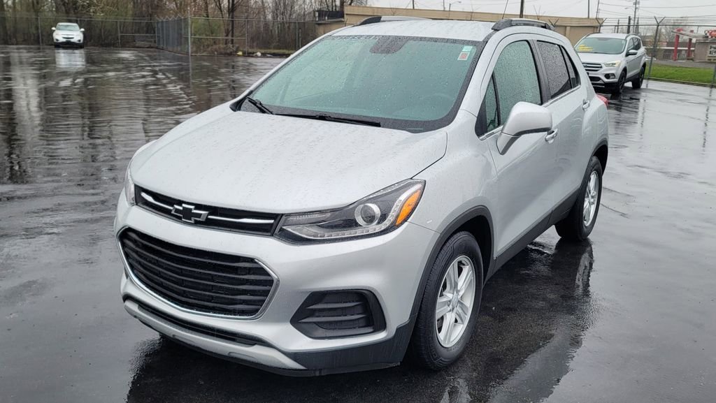 Used 2019 Chevrolet Trax LT w/ LT Convenience Package image 3