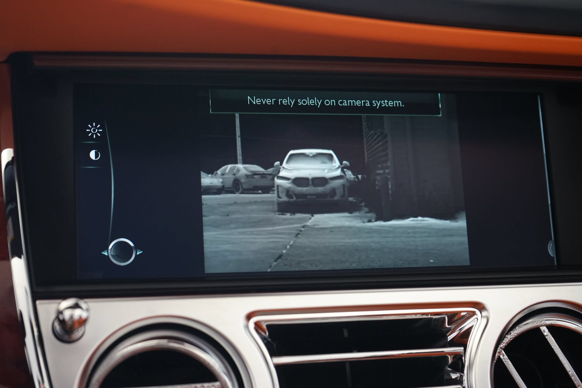 Used 2018 Rolls-Royce Dawn RWD image 18