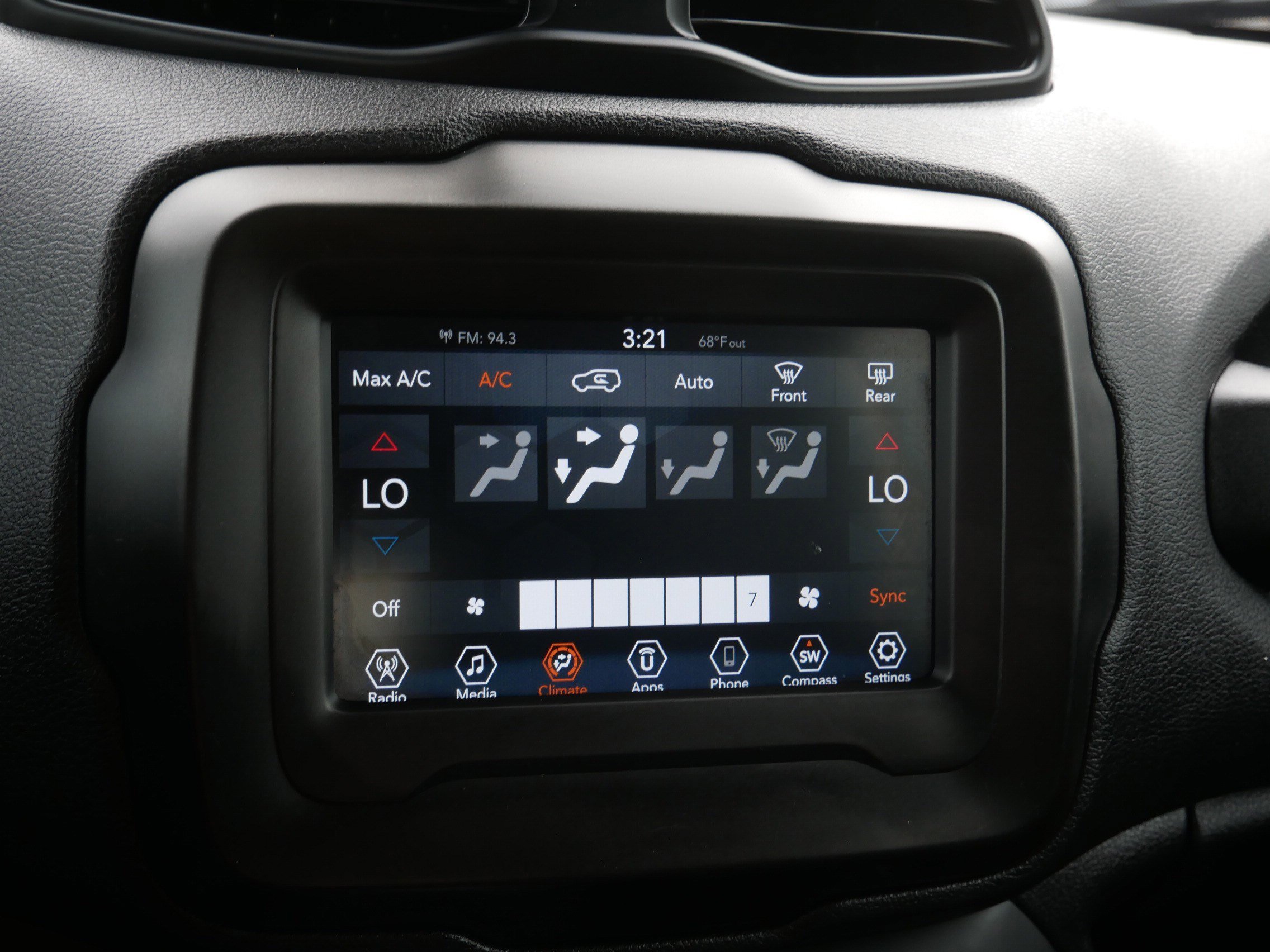 Used 2018 Jeep Renegade Altitude FWD image 35