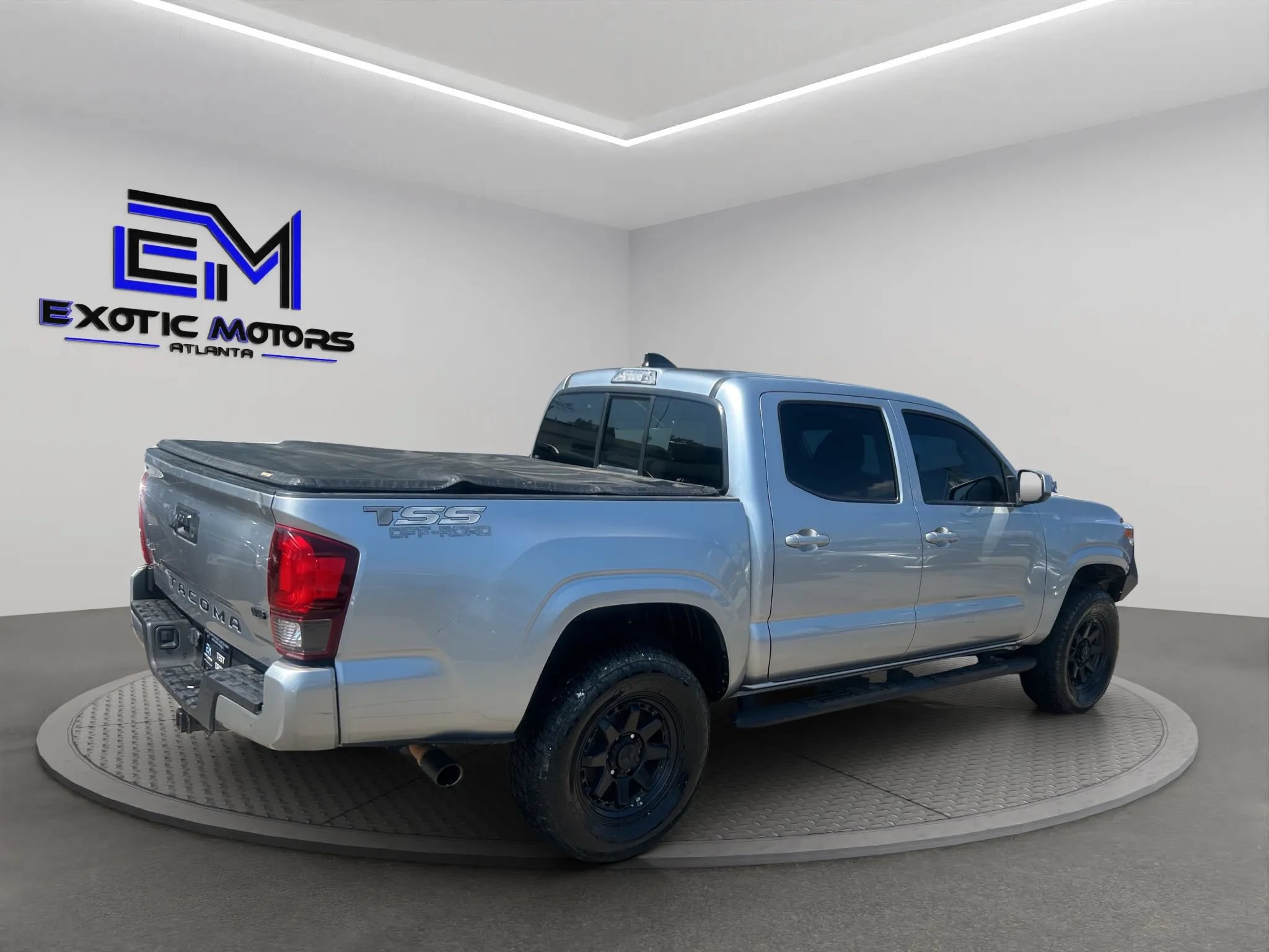Used 2023 Toyota Tacoma SR AWD/4WD image 5