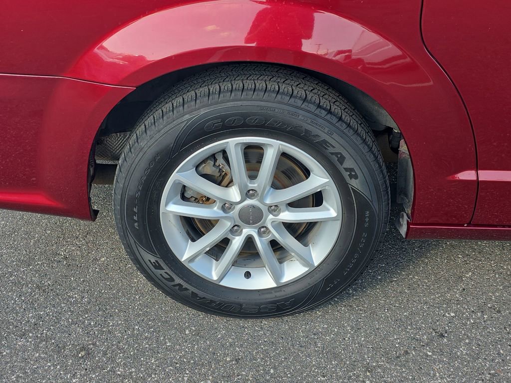 Used 2019 Dodge Grand Caravan SXT image 5