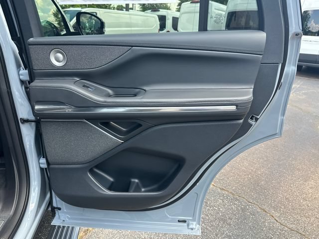 New 2026 Lincoln Navigator Reserve w/ Jet Appearance Package AWD/4WD image 16